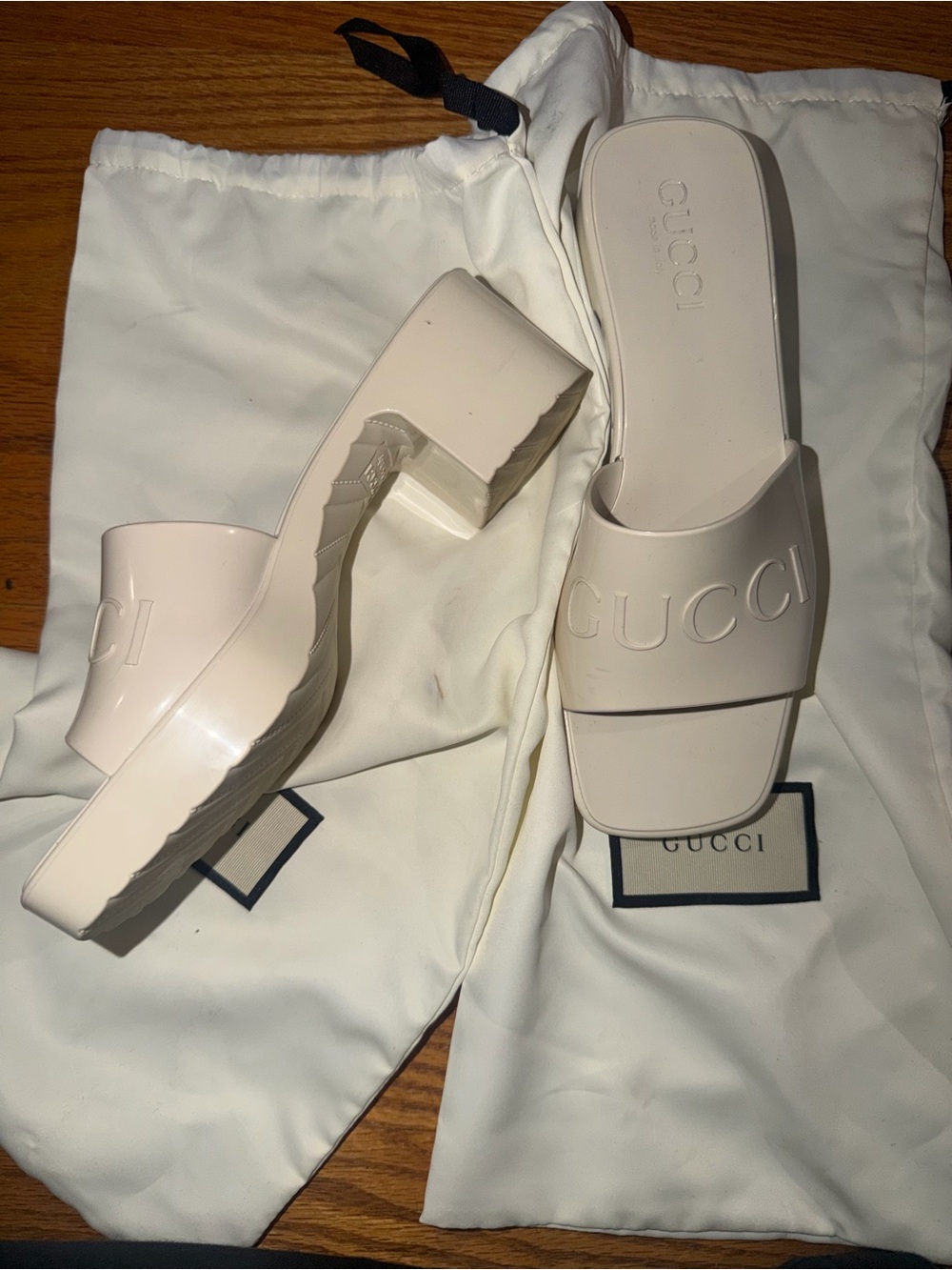 Gucci Women's rubber slide sandal